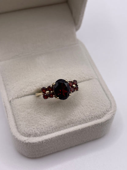 9ct gokd garnet cluster ring