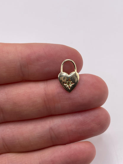 9ct gold peridot heart pendant