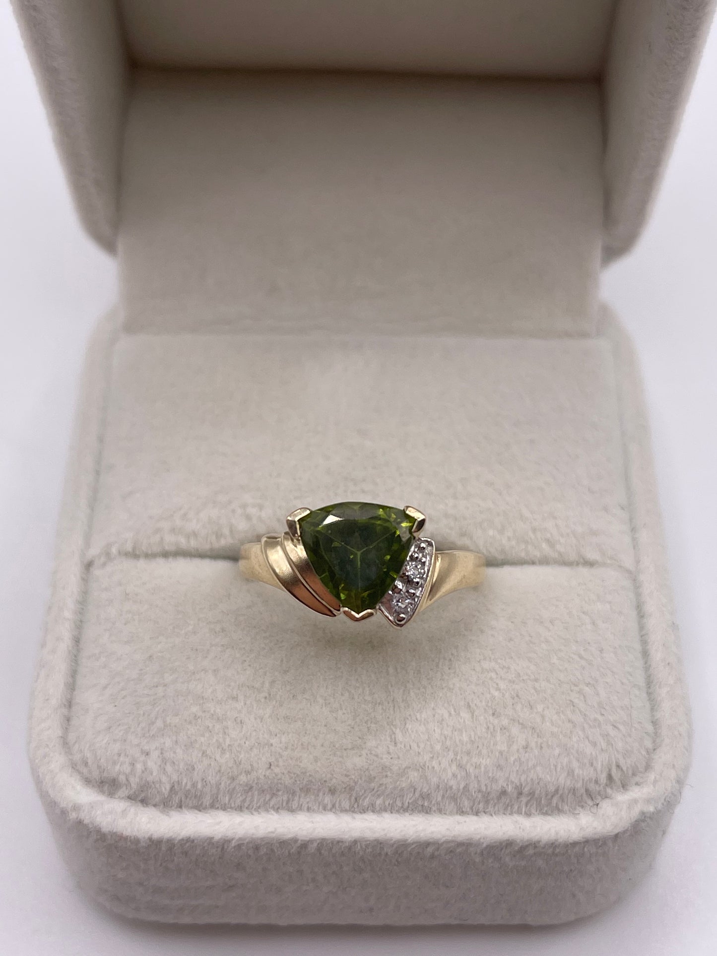 9ct gold quartz and zircon ring