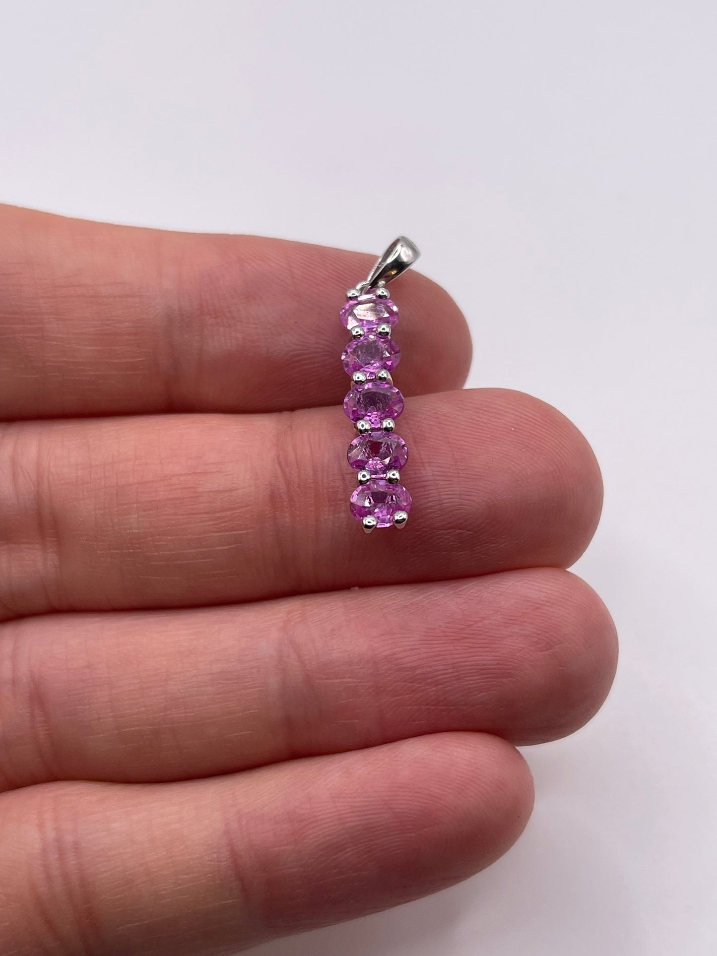 18ct white gold pink sapphire pendant