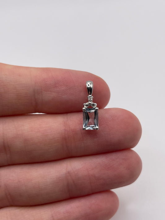 9ct white gold aquamarine and diamond pendant