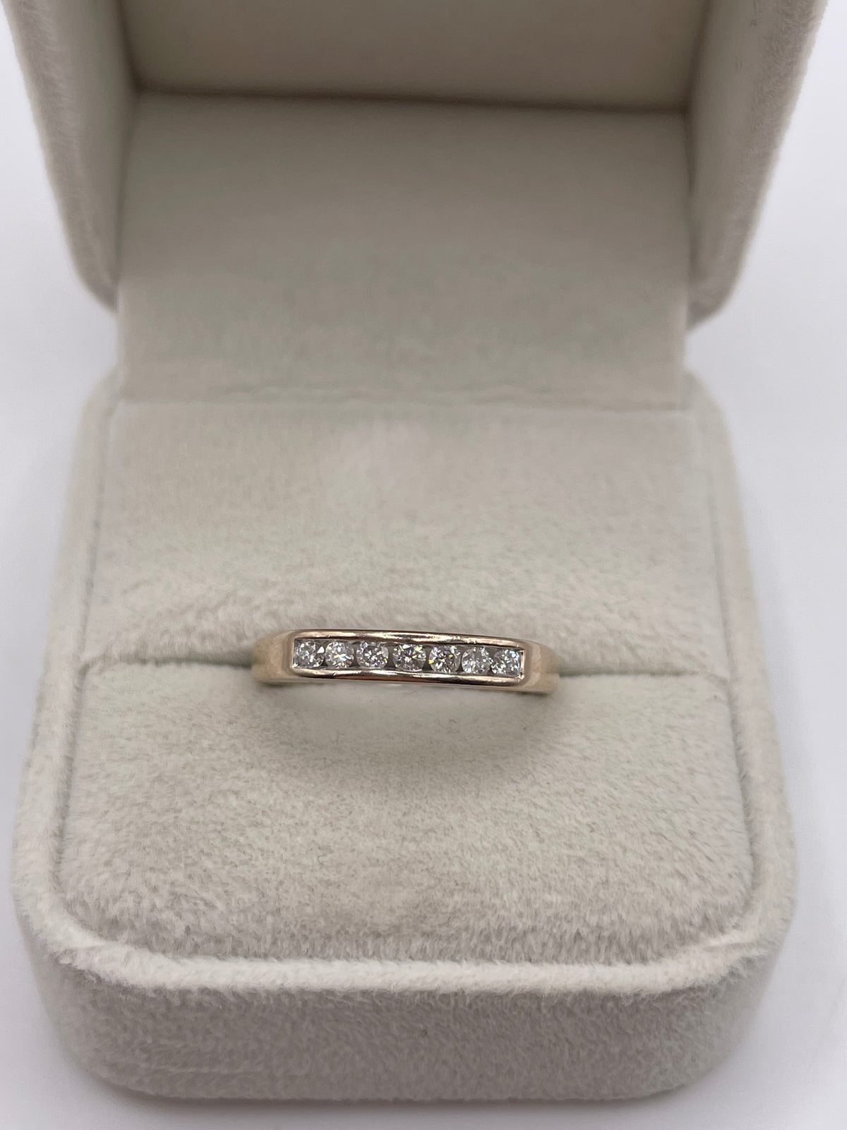 18ct white gold diamond ring