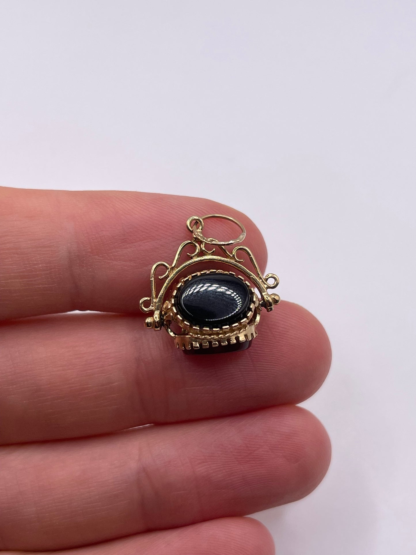 9ct gold gemstone spinning fob pendant
