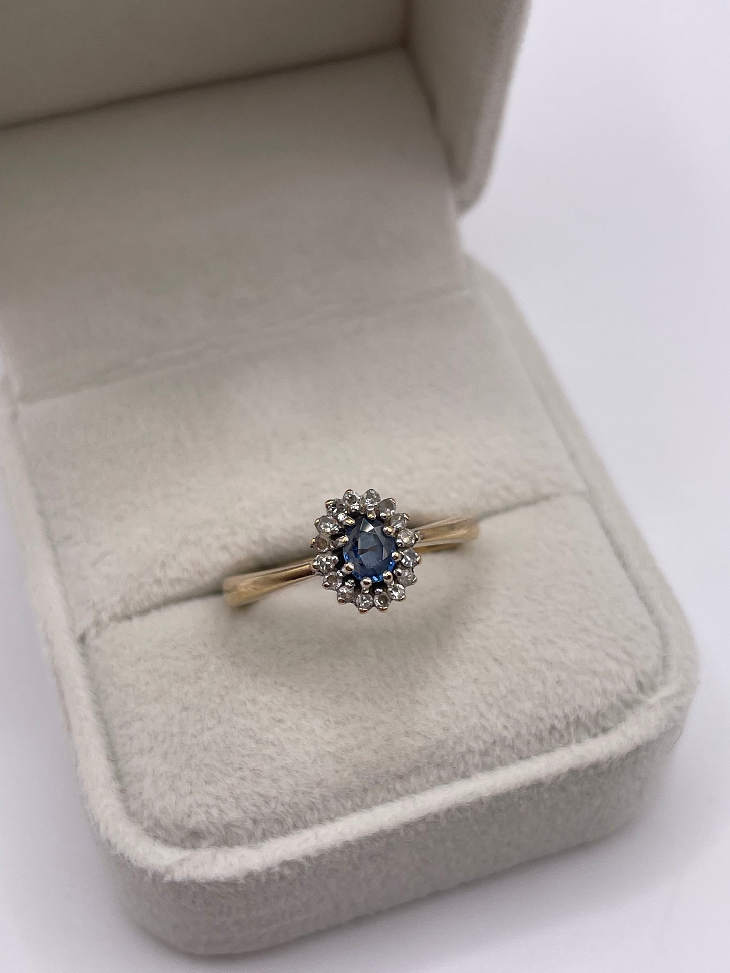 9ct gold sapphire and diamond ring