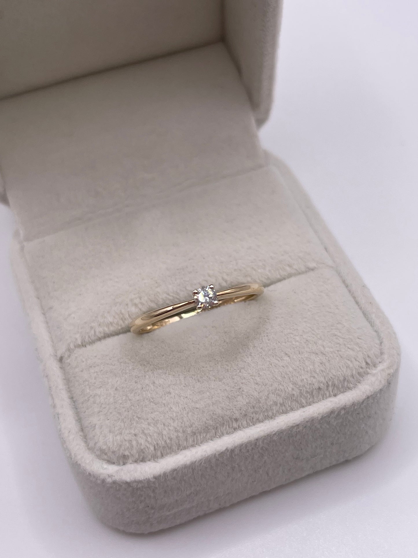 9ct gold diamond ring