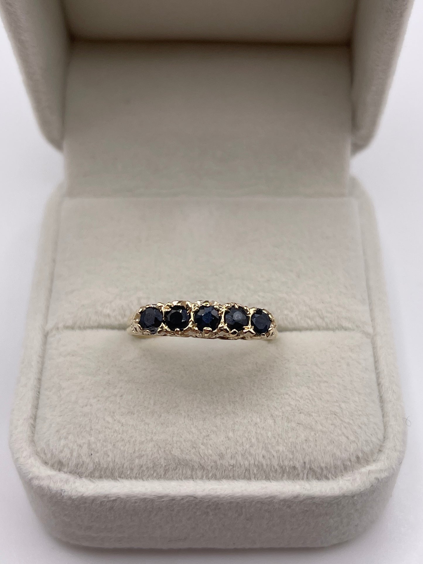 9ct gold sapphire ring