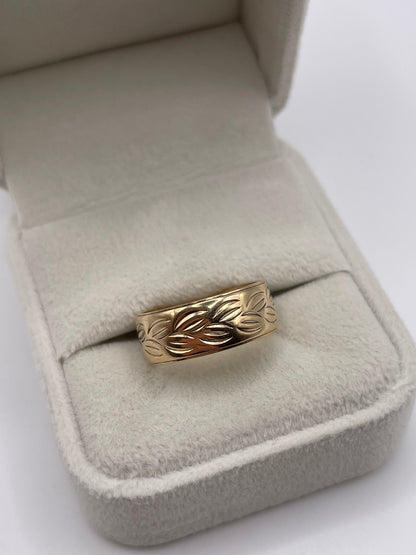 9ct gold patterned band
