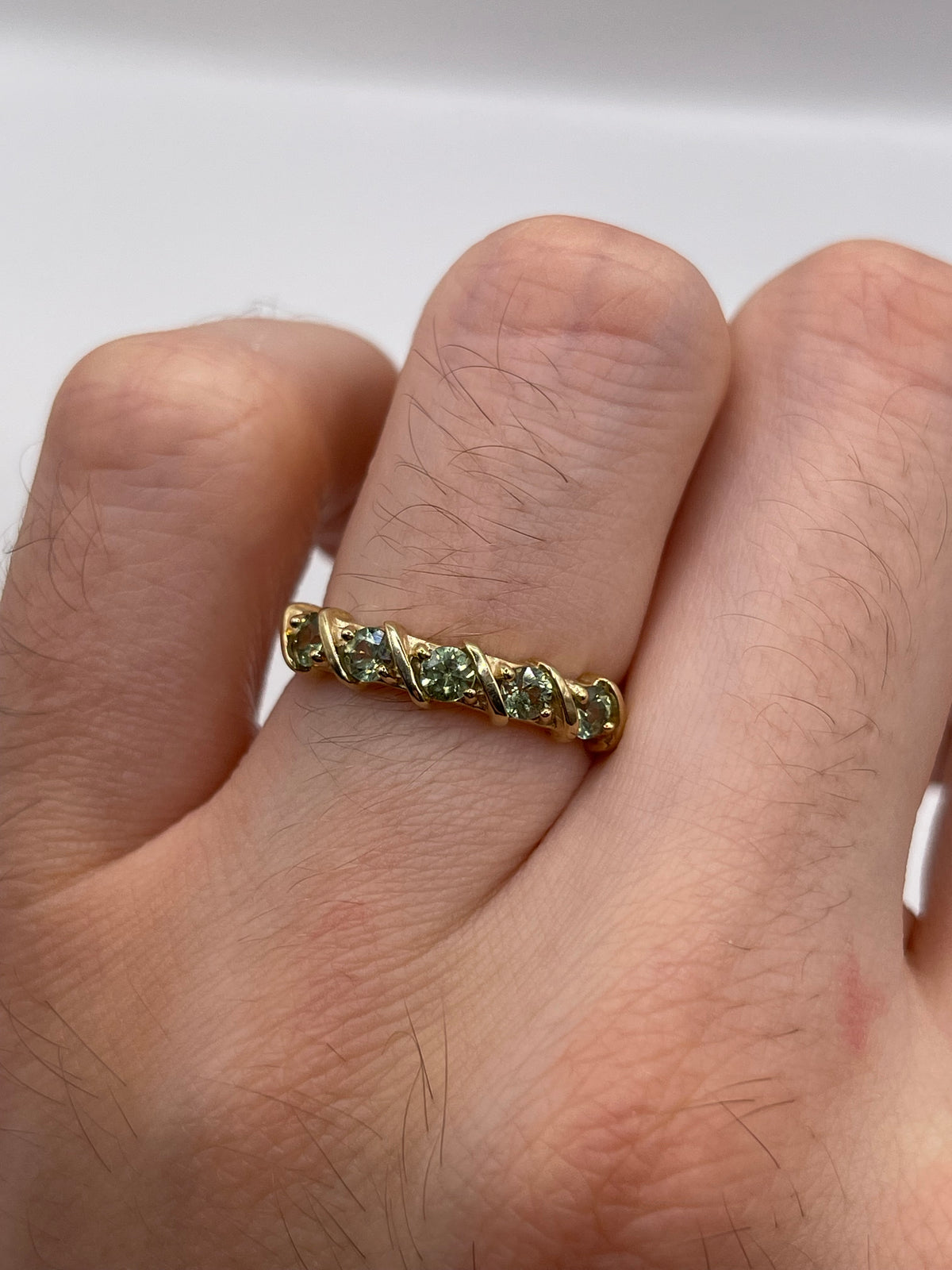 9ct gold green sapphire ring