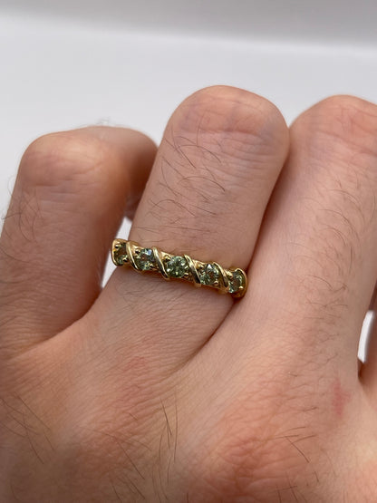9ct gold green sapphire ring