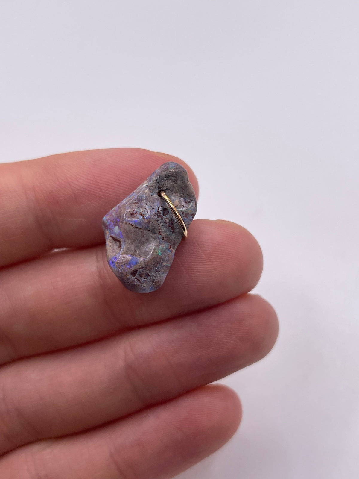 9ct gold opal pendant