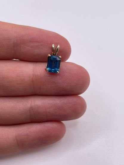 9ct gold topaz pendant