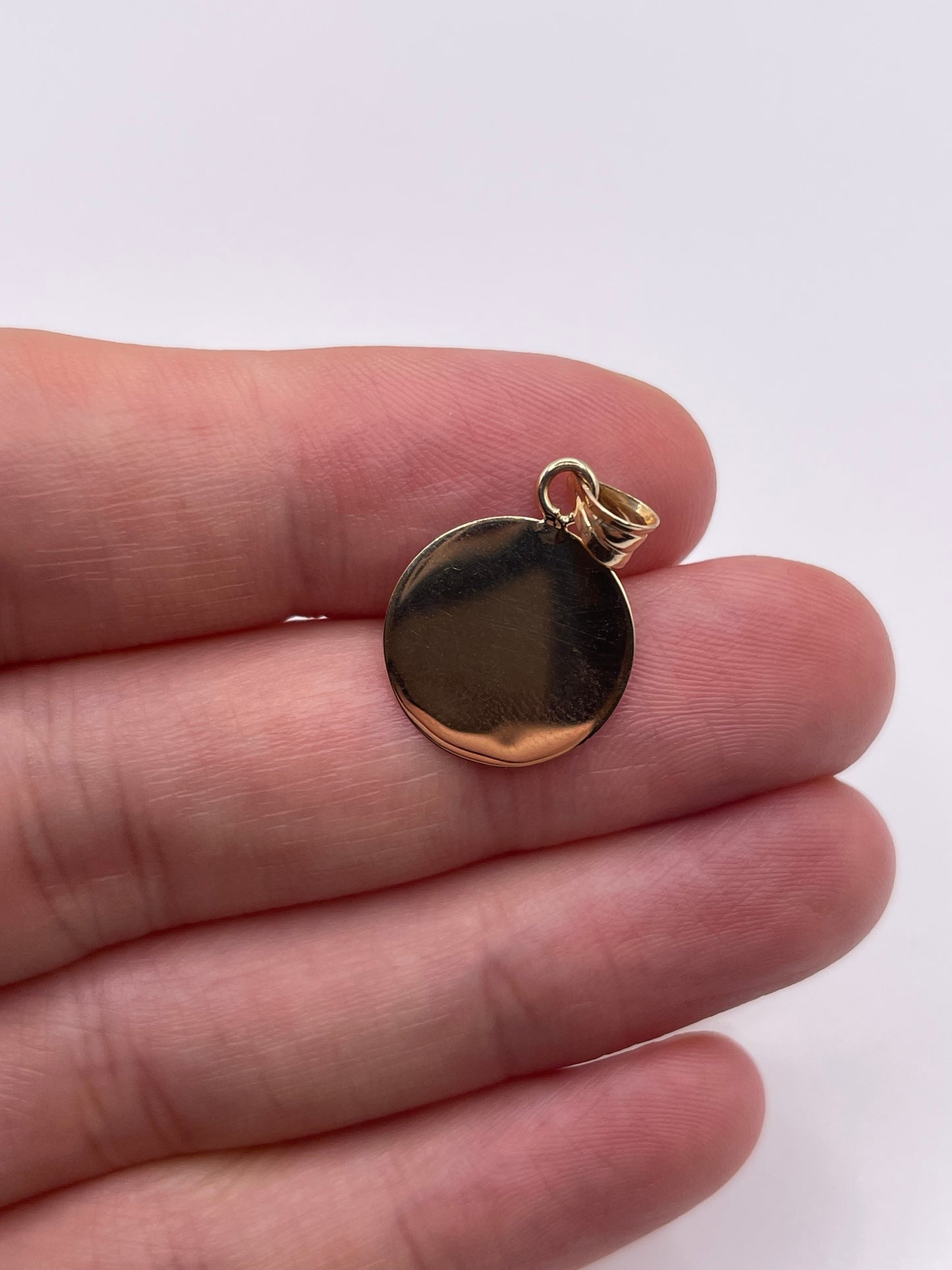 9ct gold medallion pendant