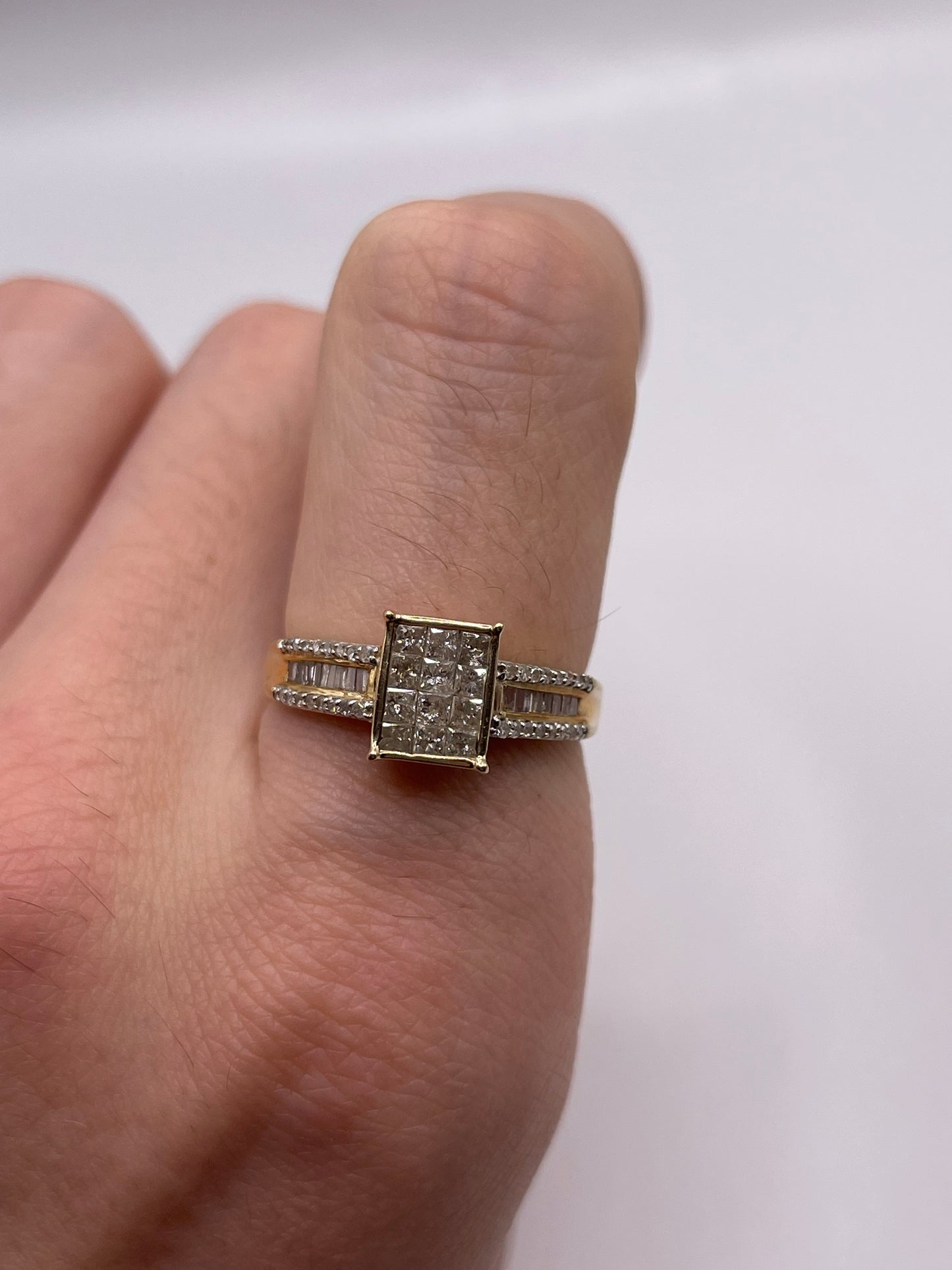 9ct gold diamond cluster ring