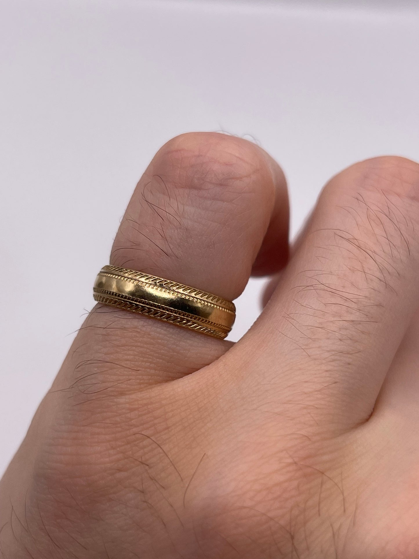 9ct gold patterned band