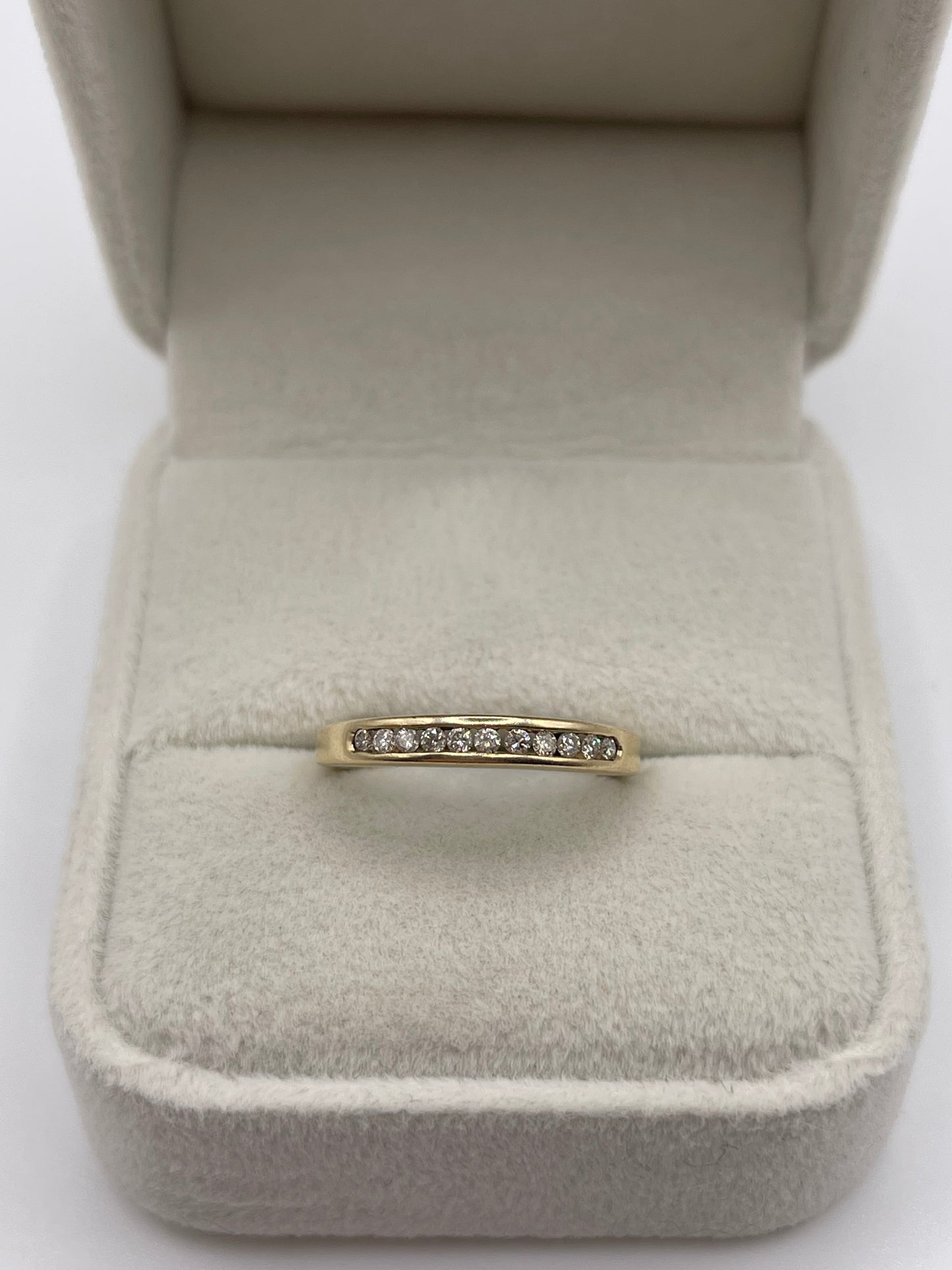 9ct gold diamond ring