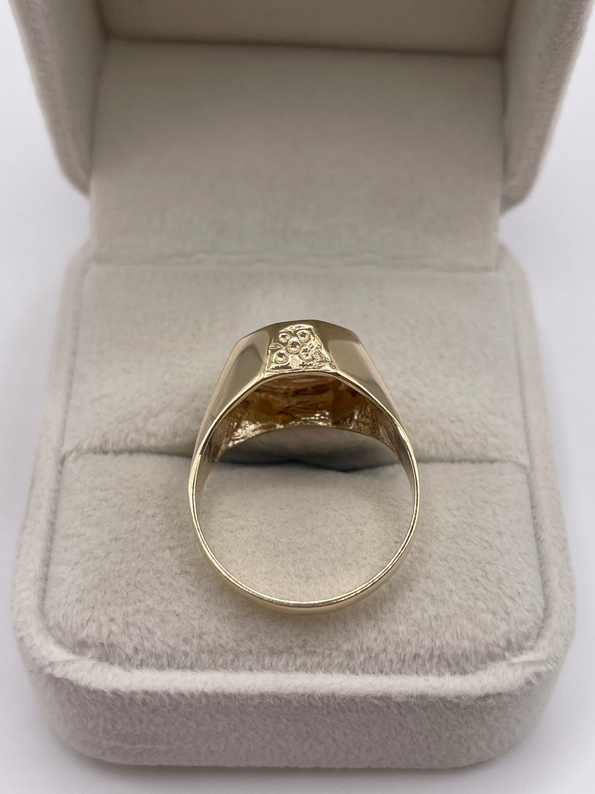 9ct gold garnet signet ring
