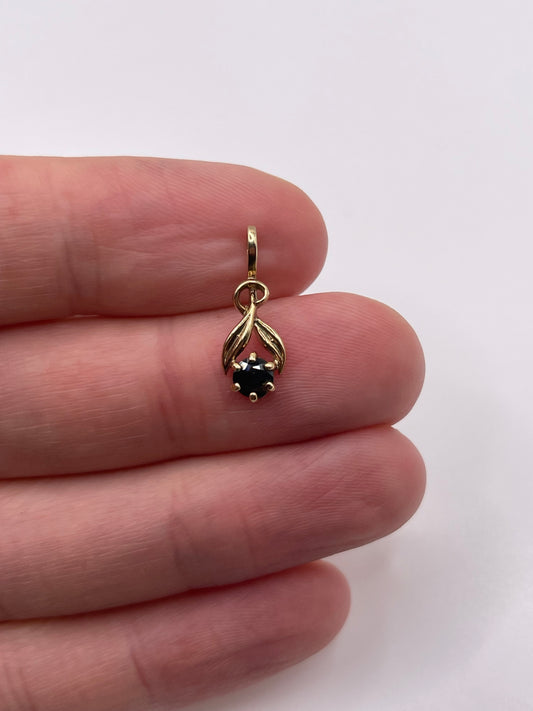 9ct gold sapphire pendant