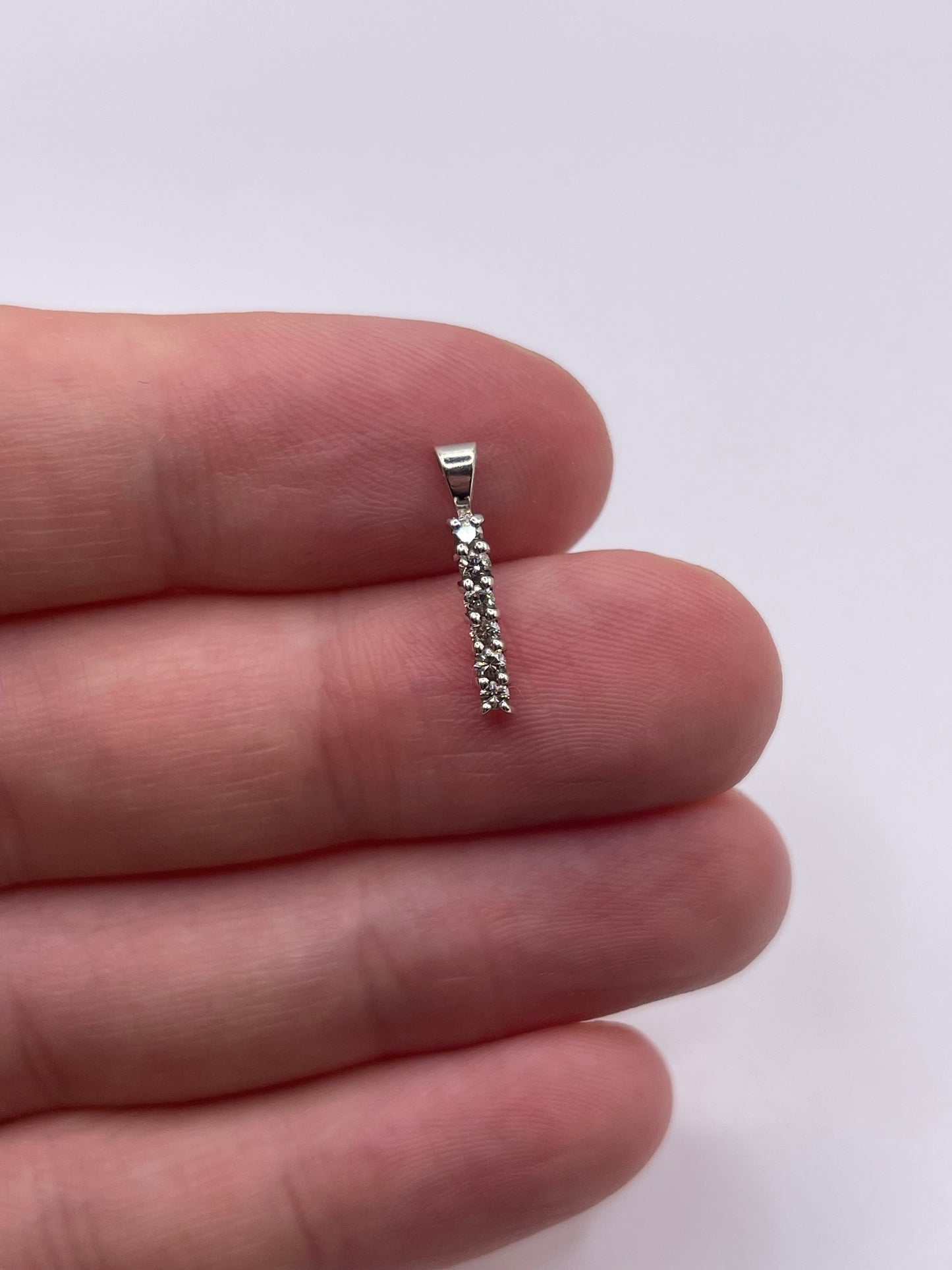 9ct white gold diamond pendant
