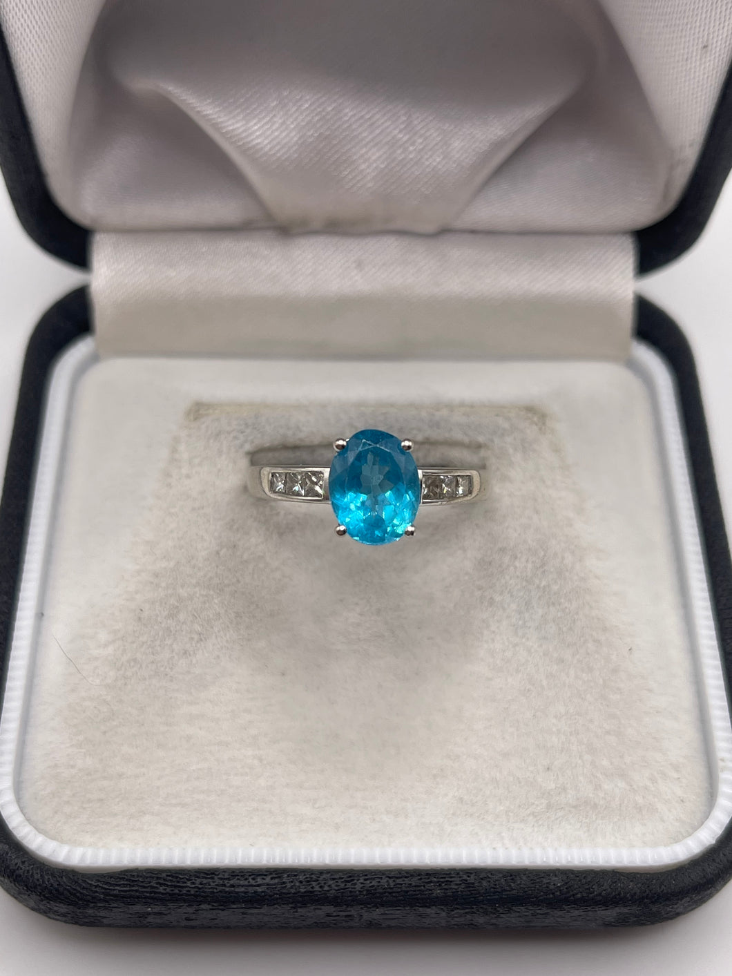 14ct white gold blue apatite and diamond ring