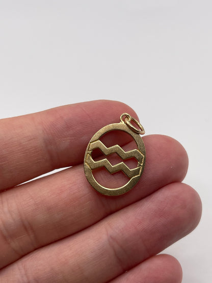 9ct gold Easter egg pendant