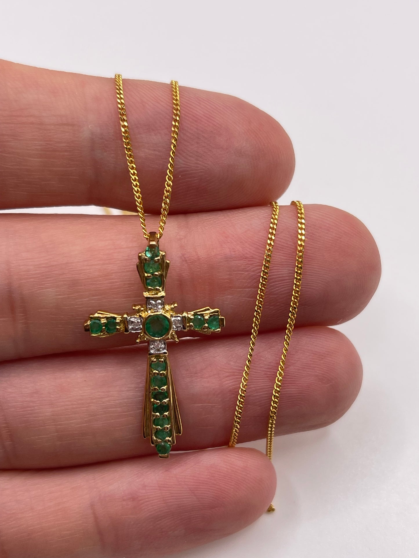 9ct gold emerald and diamond necklace