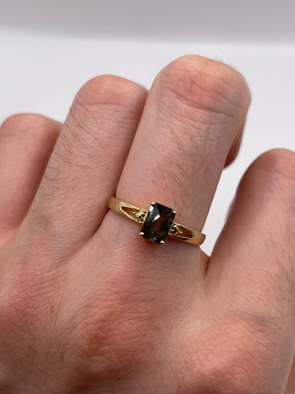 9ct gold quartz ring