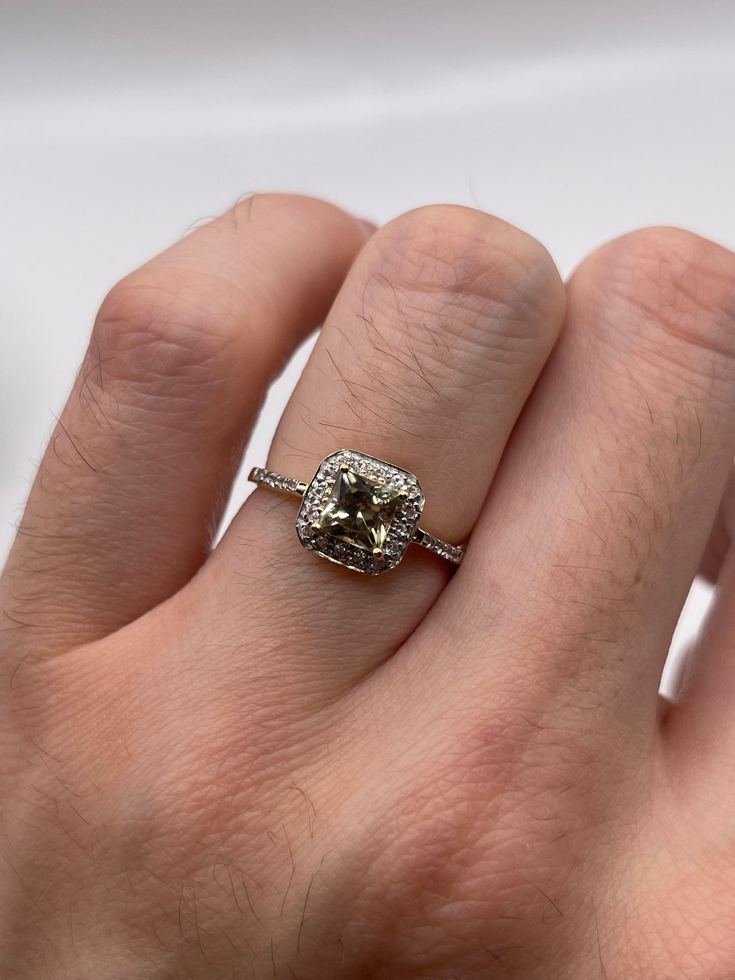 9ct gold quartz and zircon ring
