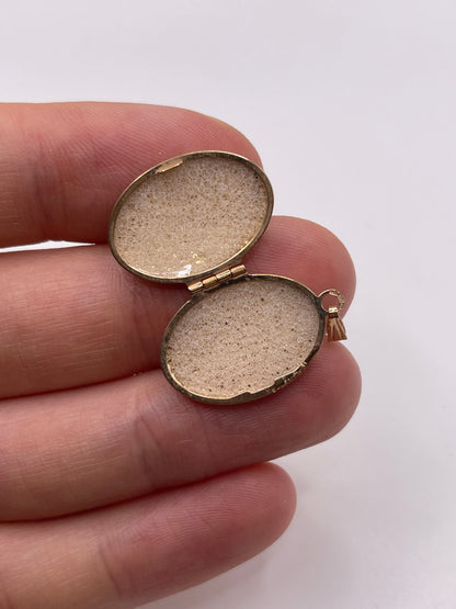 9ct gold locket pendant