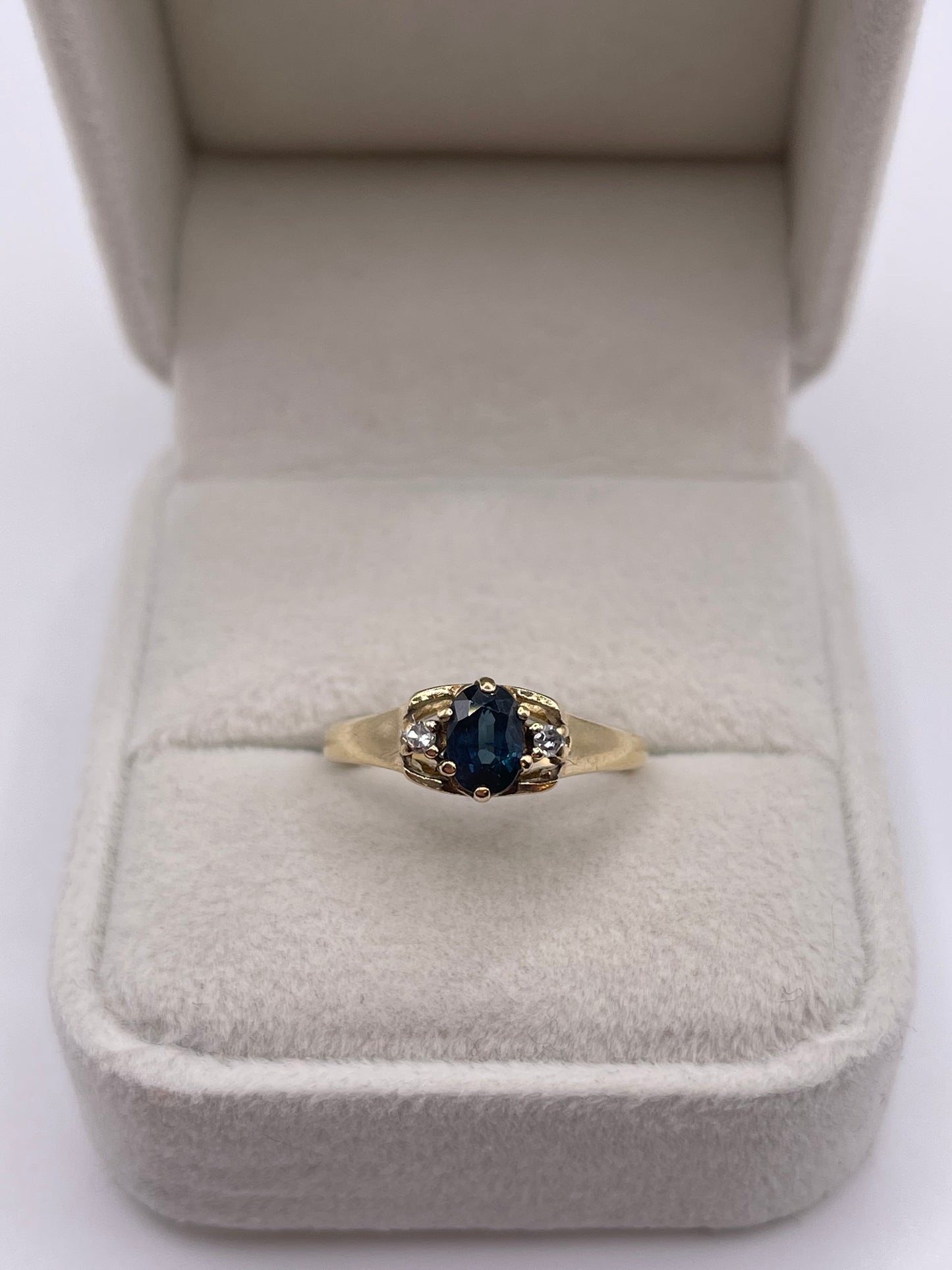 9ct gold sapphire and diamond ring