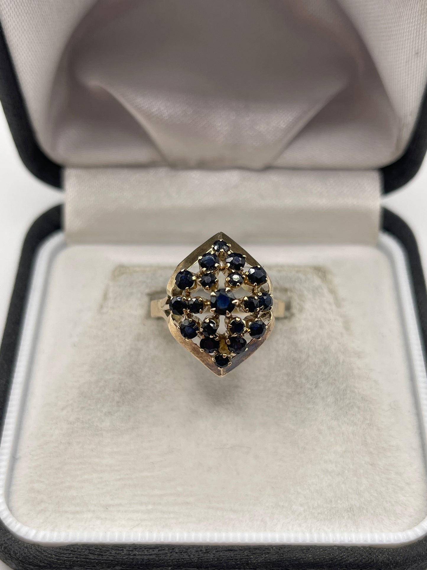 18ct gold sapphire cluster ring