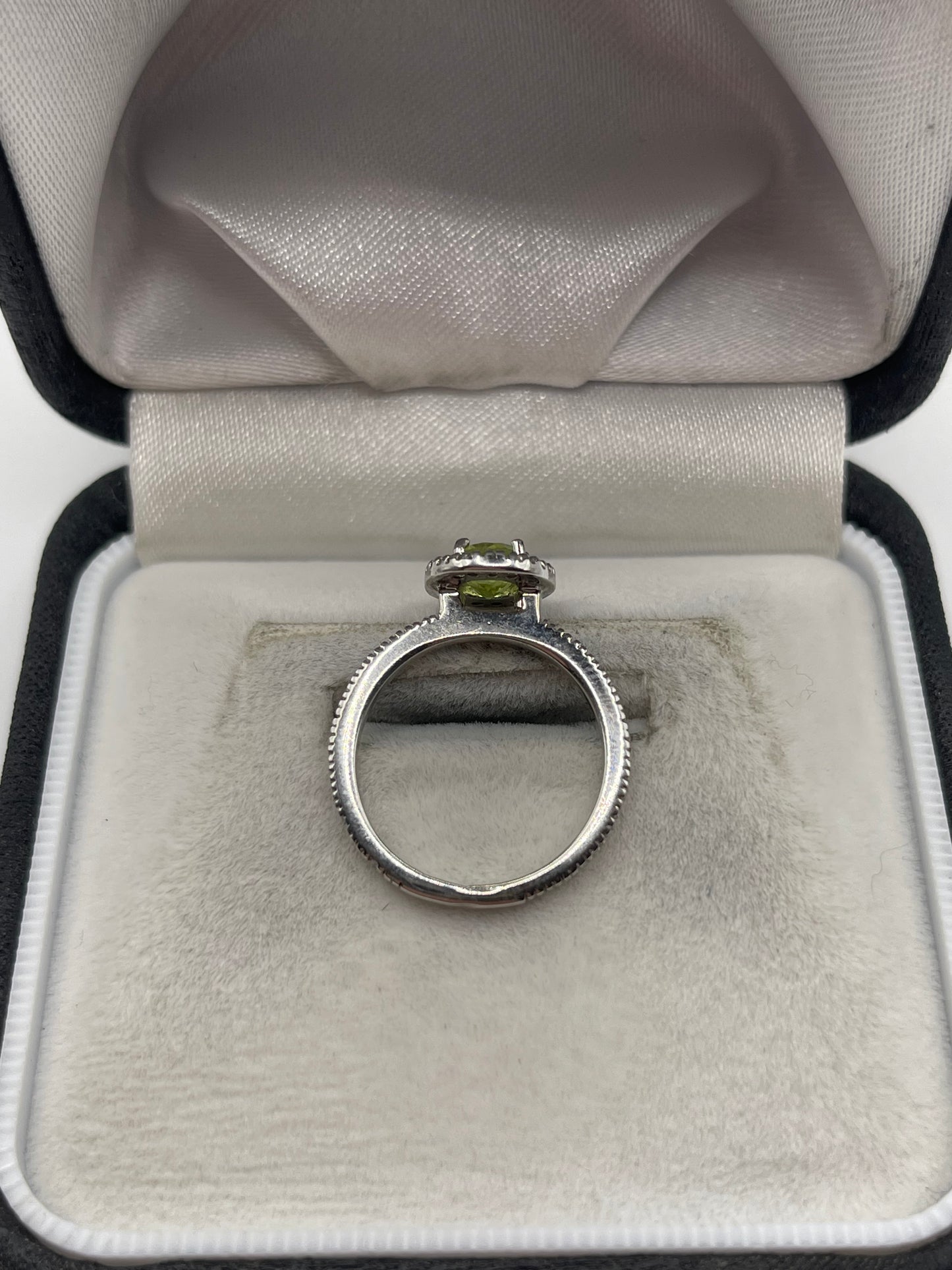 9ct white gold peridot and diamond ring