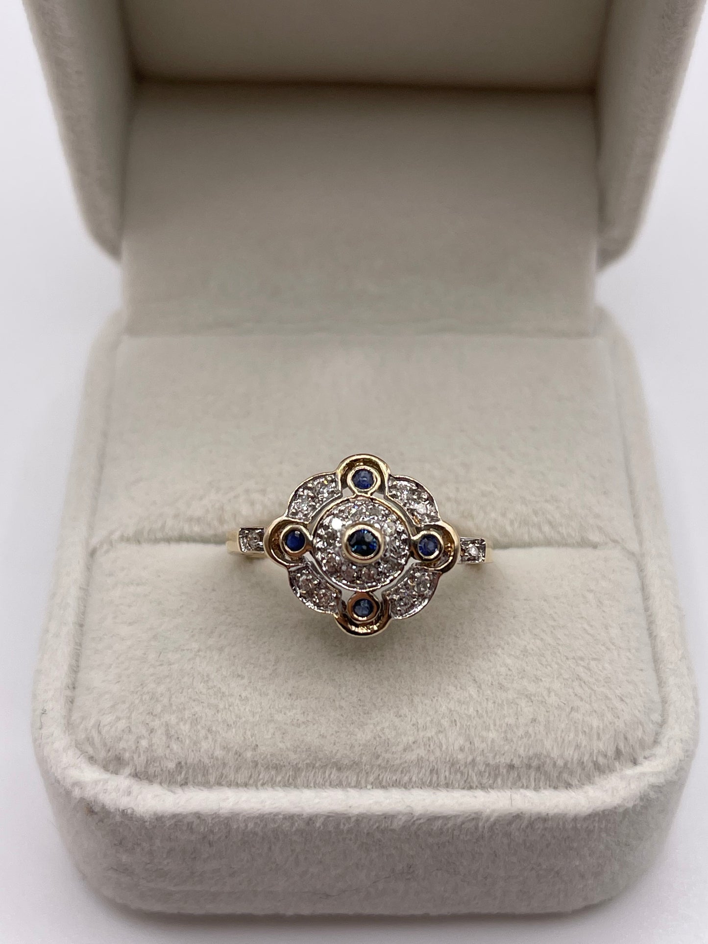 9ct gold sapphire and diamond ring