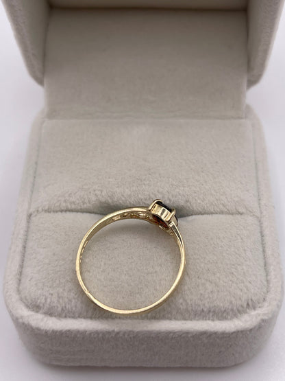 9ct gold garnet ring