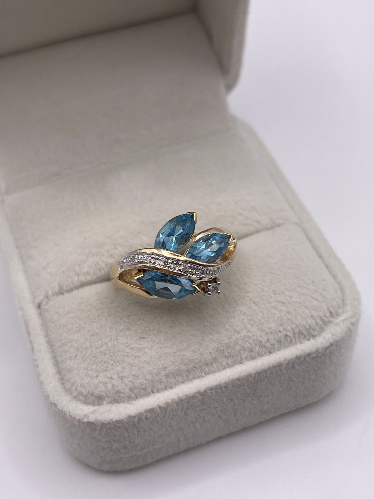 9ct gold topaz and diamond ring