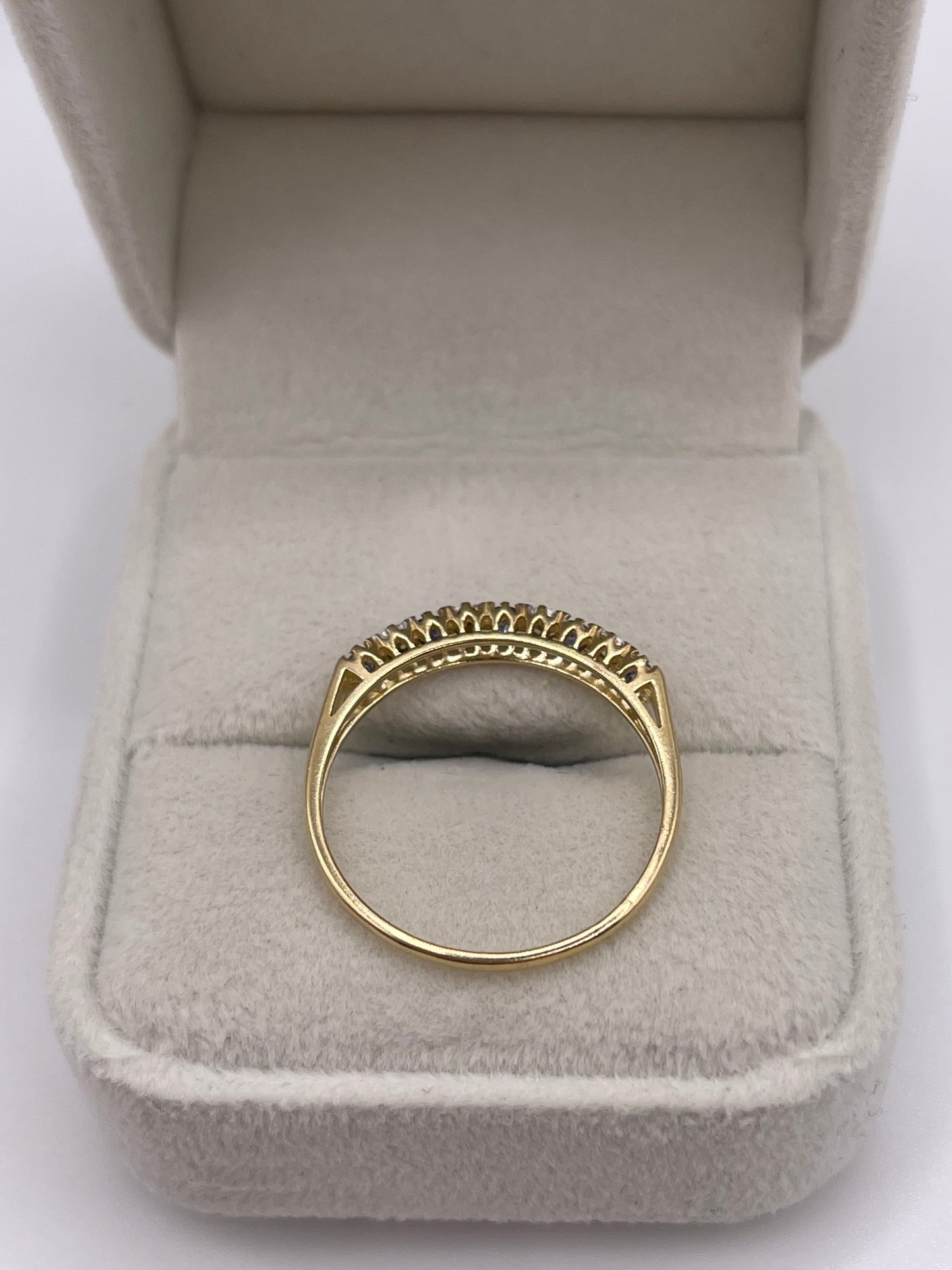 9ct gold tanzanite and diamond ring