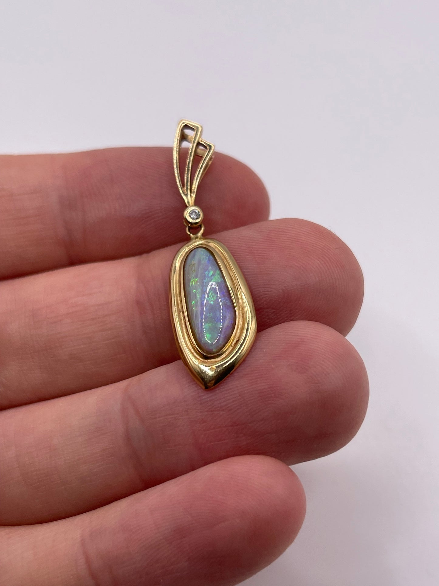 14ct gold opal and diamond pendant