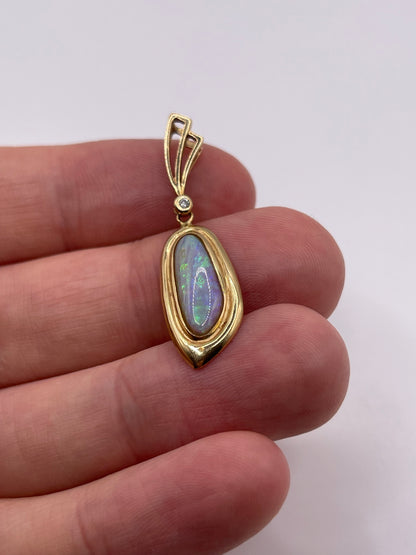 14ct gold opal and diamond pendant