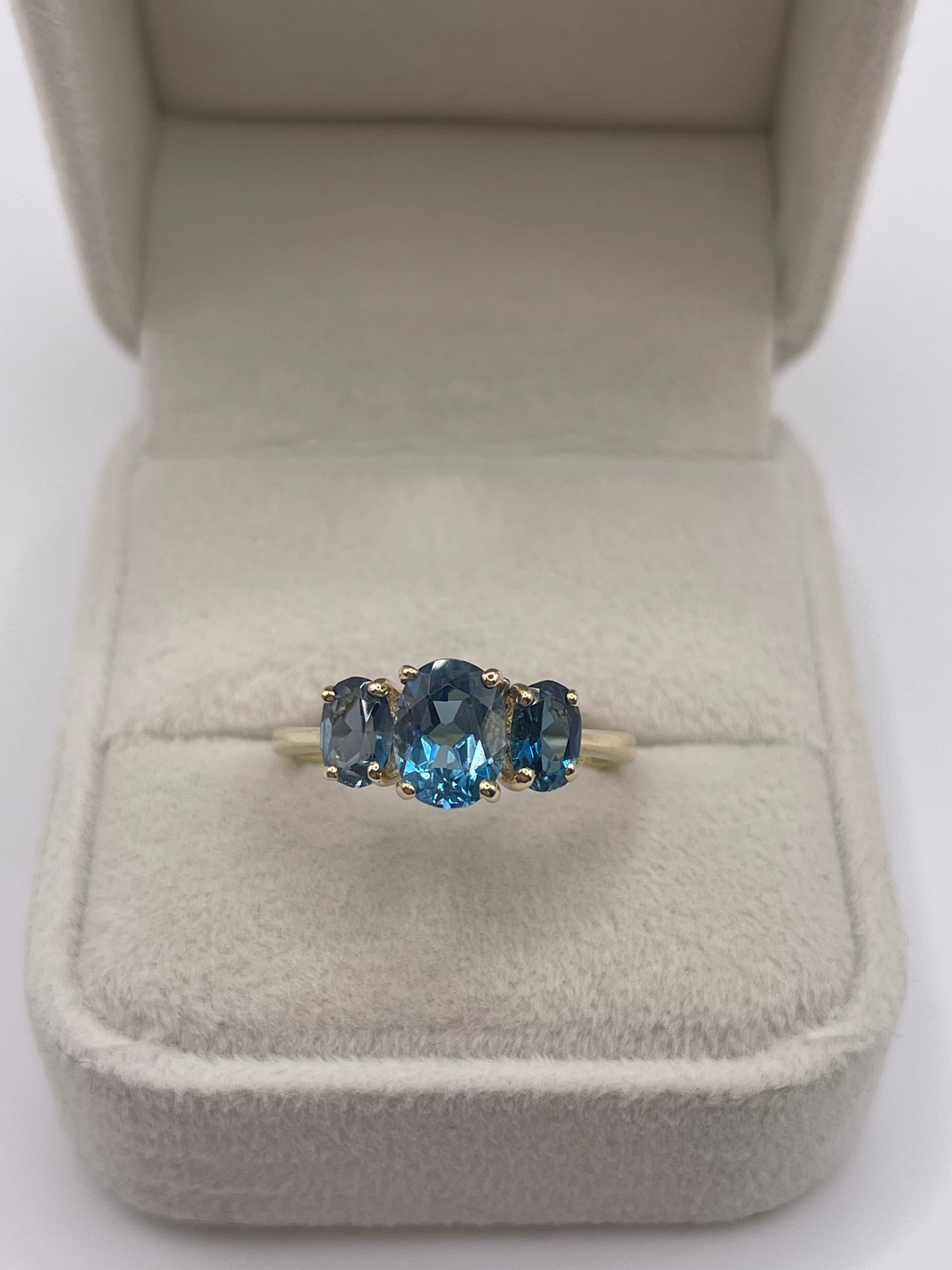 9ct gold blue topaz ring