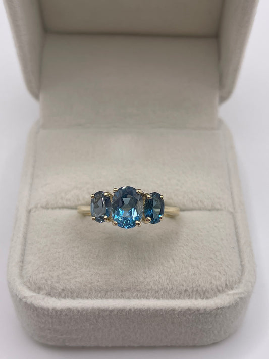 9ct gold blue topaz ring