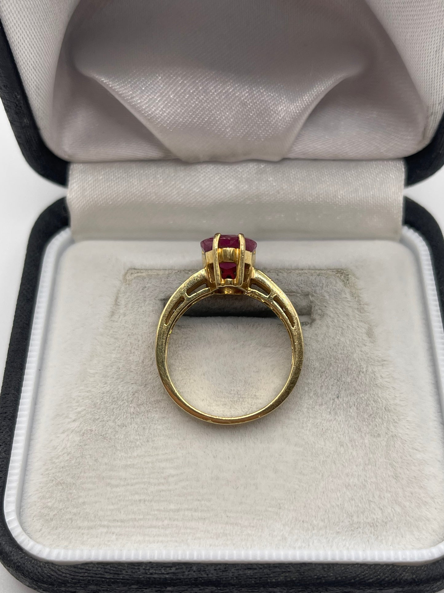 18ct gold ruby and diamond ring