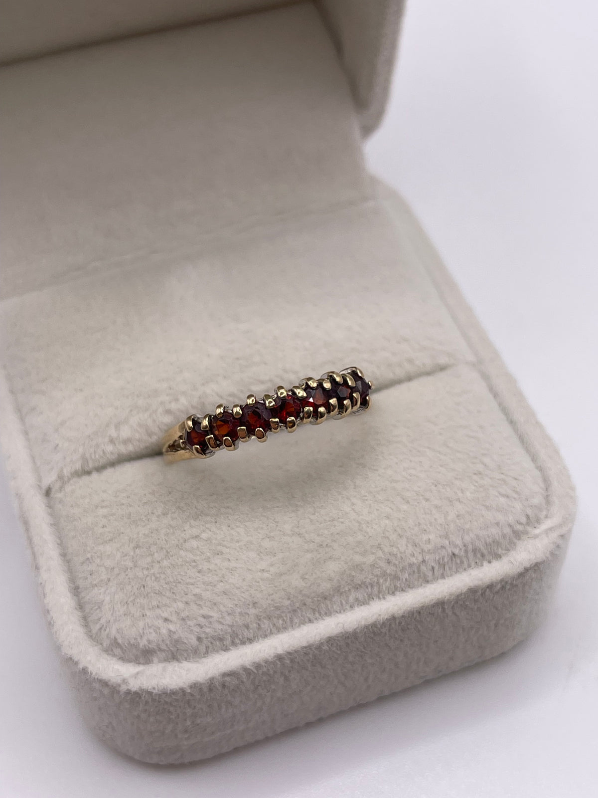 9ct gold garnet ring