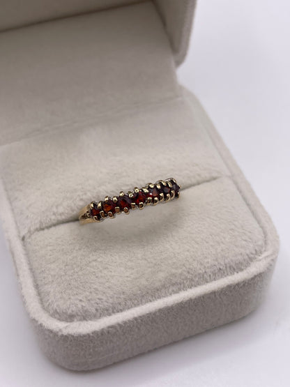 9ct gold garnet ring