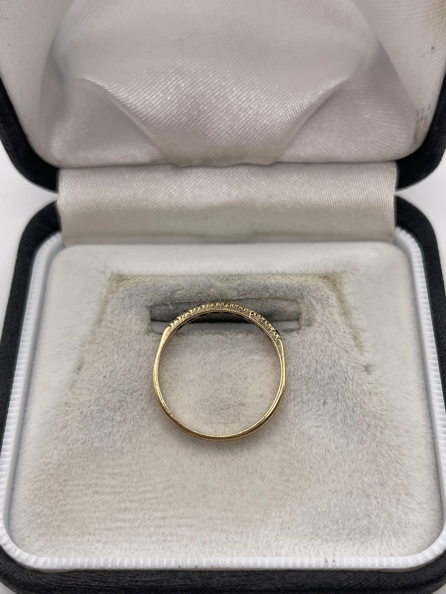 9ct gold sapphire ring