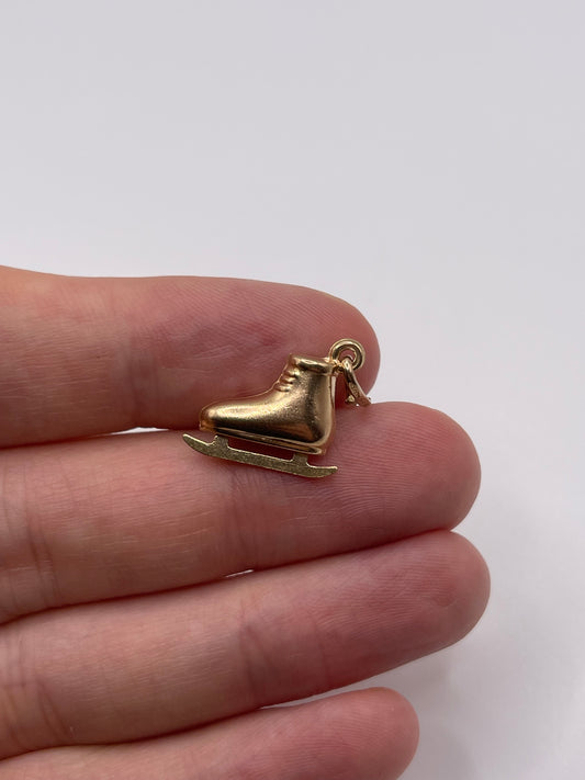 9ct gold ice skate charm