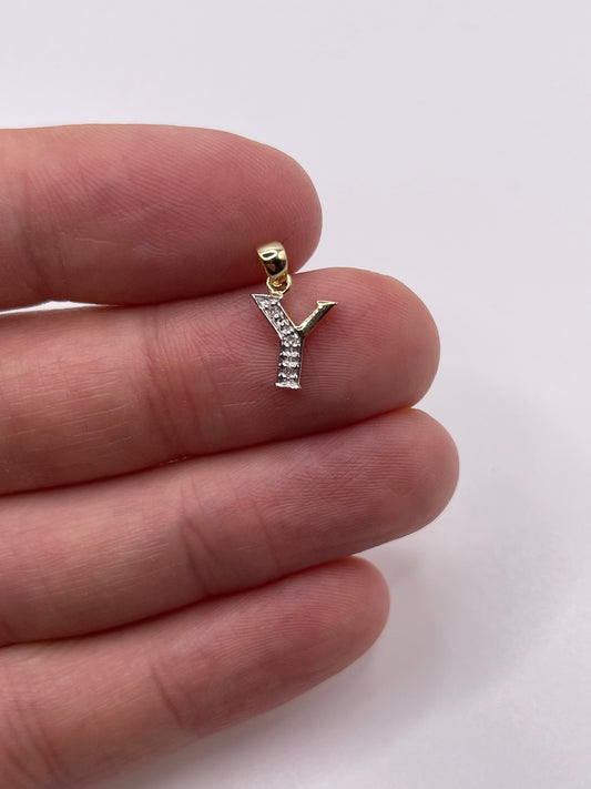 9ct gold diamond initial Y pendant