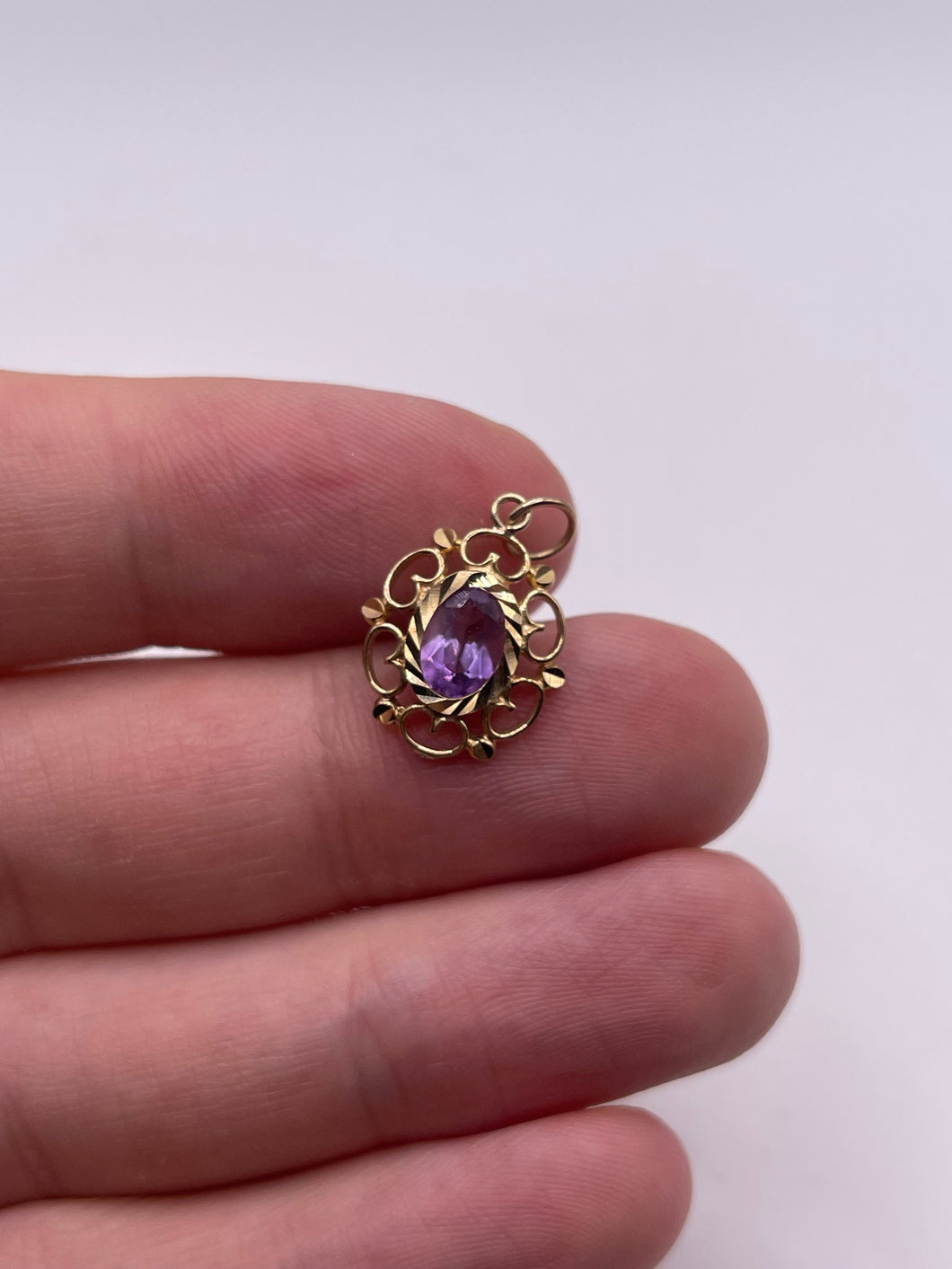 9ct gold amethyst pendant