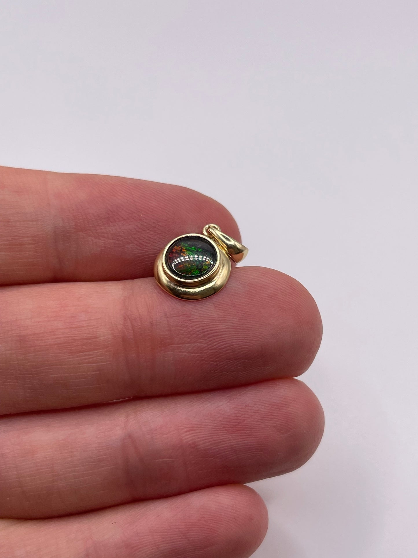 14ct gold Ammolite pendant