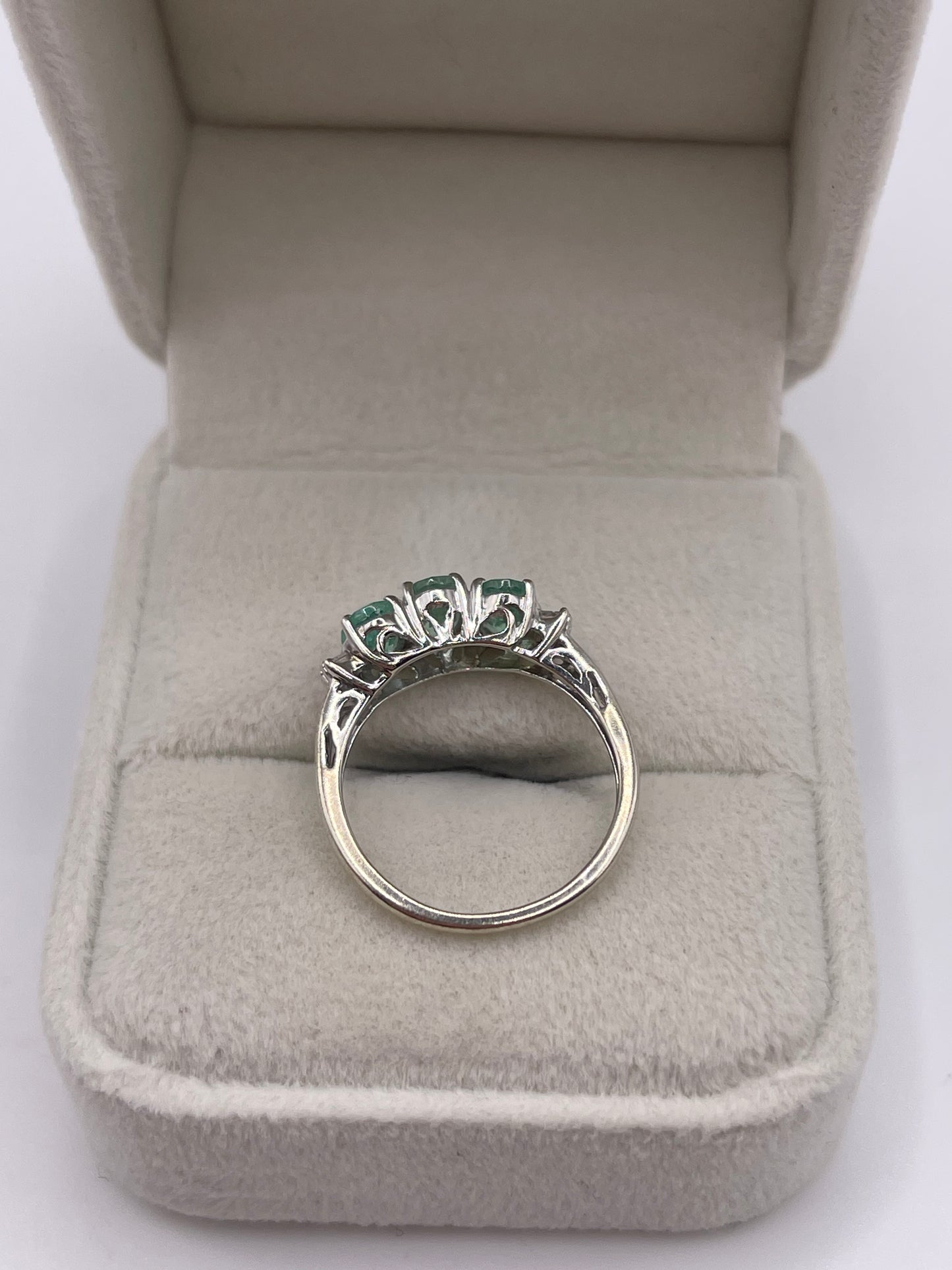 9ct white gold emerald and diamond ring
