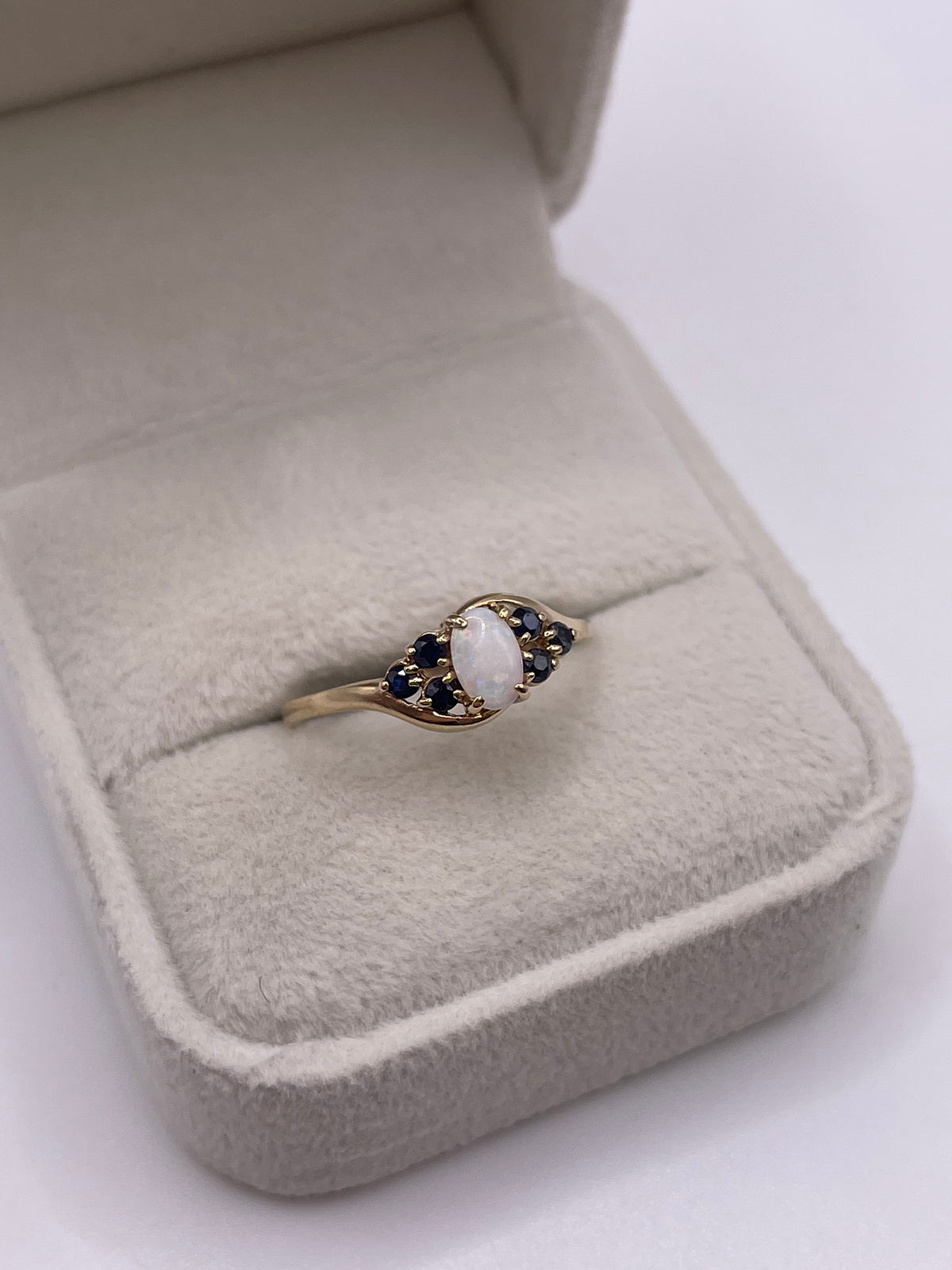 9ct gold opal and sapphire ring