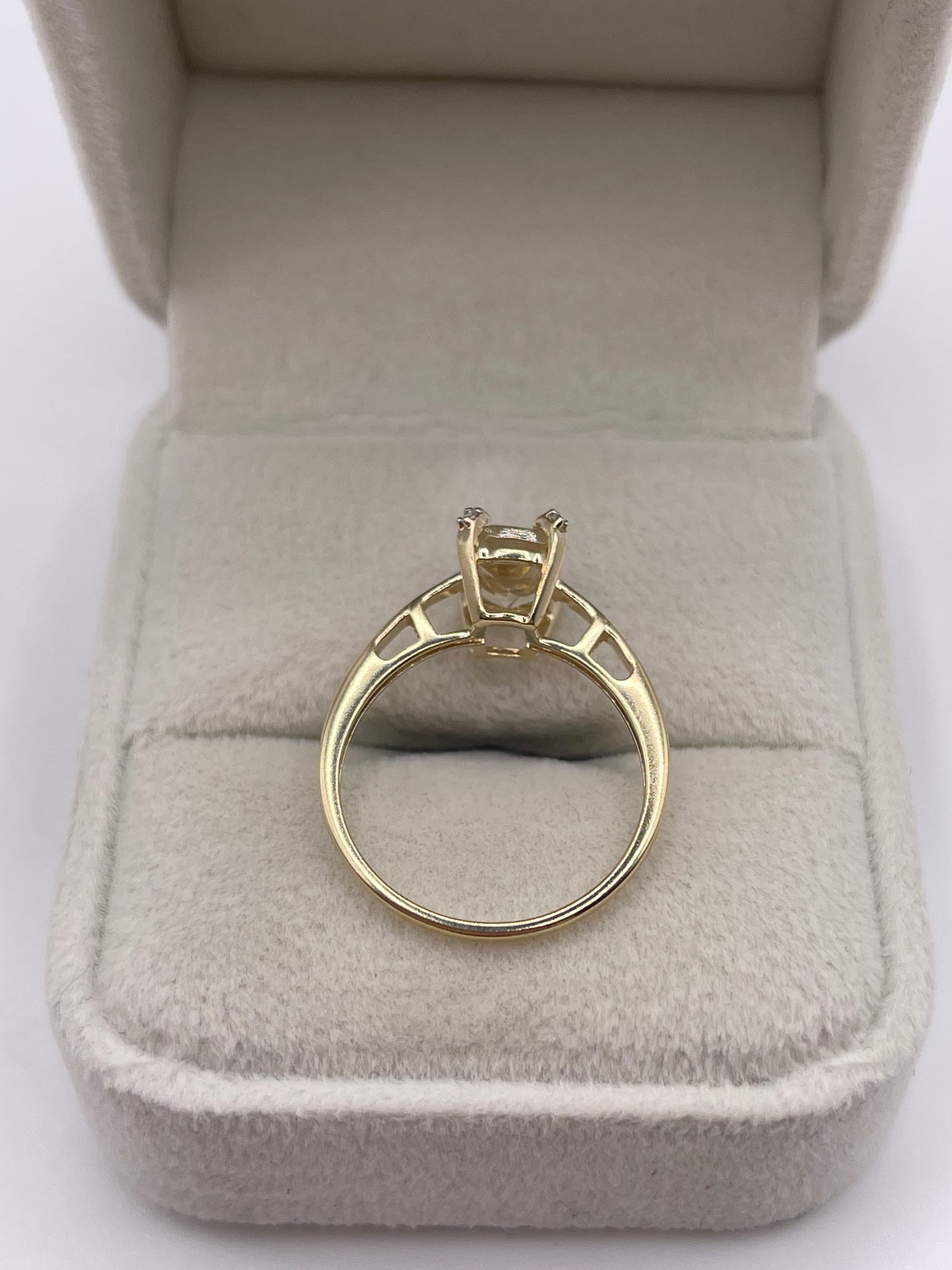 9ct gold quartz and diamond ring